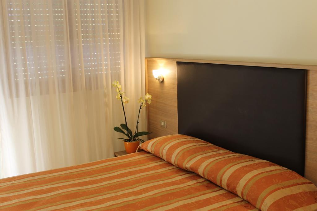 Hotel Astor B&B Lido di Classe Room photo